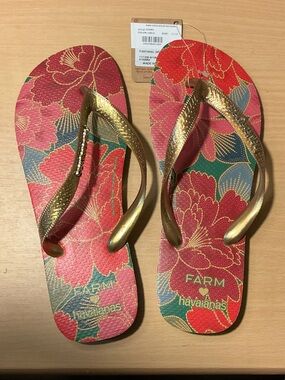 Havaianas Floral Print Flip Flops with Gold Straps